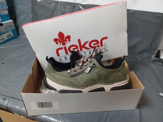 BOXED PAIR OF RIEKER DECK SHOES/TRAINERS - GREEN- SIZE 7 UK