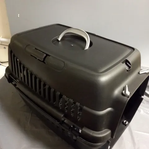 PET CARRIER IN BLACK