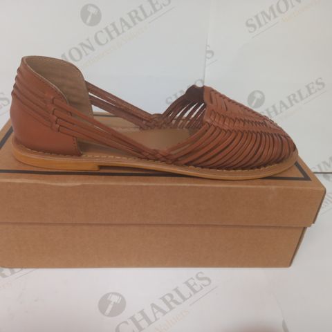 BOXED PAIR OF ASOS WOVEN FAUX LEATHER FLAT SHOES IN TAN UK SIZE 8