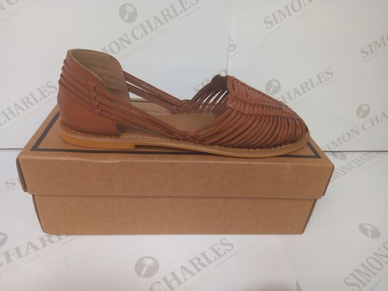 BOXED PAIR OF ASOS WOVEN FAUX LEATHER FLAT SHOES IN TAN UK SIZE 8