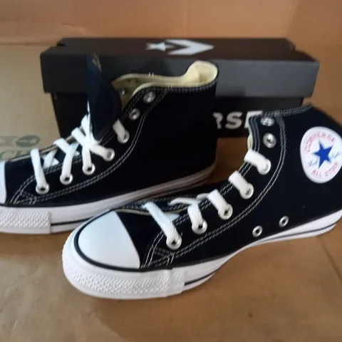 PAIR OF CONVERSE UNISEX ALL STAR HI TRAINERS - MENS 5.5 WOMENS 7.5