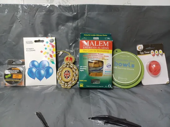 BOX OF APPROXIMATELY 12 ASSORTED ITEMS TO INCLUDE - EGG TIMER , 15 PARTY BALLOONS , COLLAPSIBLE DOG BOWL ETC