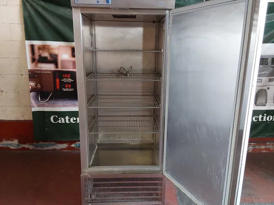 GRAM K625 UPRIGHT FRIDGE