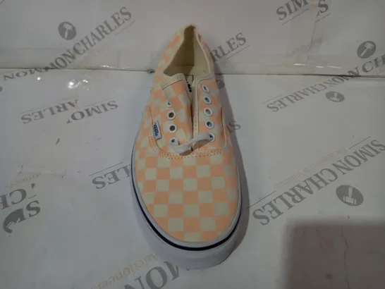 BOXED PAIR OF VANS CANVAS SHOES IN PEACH CHECKERBOARD COLOUR UK SIZE 10