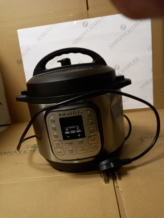 INSTANT POT DUO MINI PRESSURE COOKER