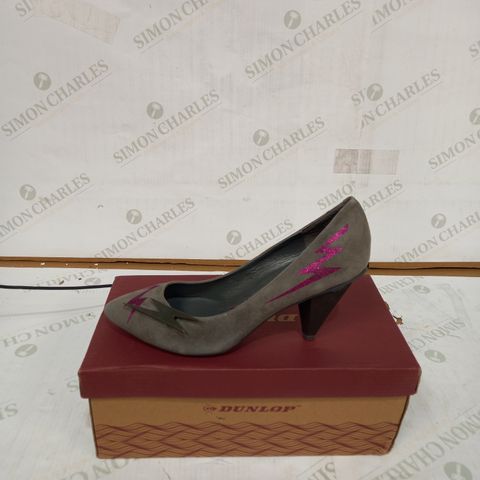 PAIR OF OFFICE LONDON HIGH HEELS IN GREY SIZE 38