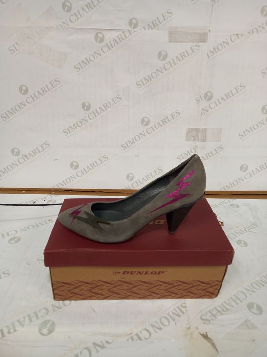 PAIR OF OFFICE LONDON HIGH HEELS IN GREY SIZE 38