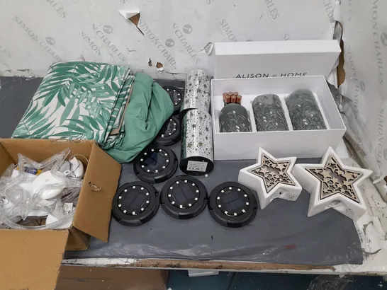 BOX OF APPROXIMATELY 10 ASSORTED ITEMS TO INCLUDE - HOME REFLECTIONS WHITE STARS, ALISON AT HOME FLAMELESS CANDLES, AND LUXA TWINKLER LANTERNS ETC. 