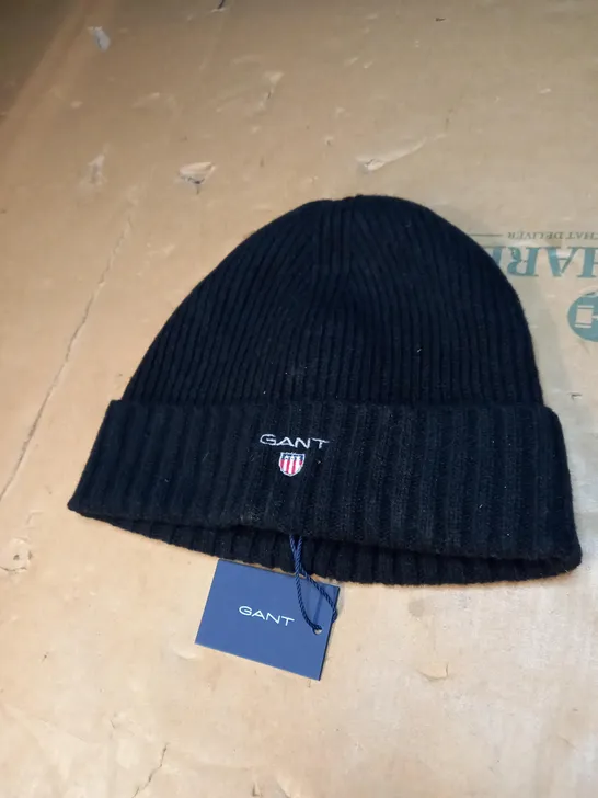 UNISEX GANT BEANIE HAT IN NAVY BLUE