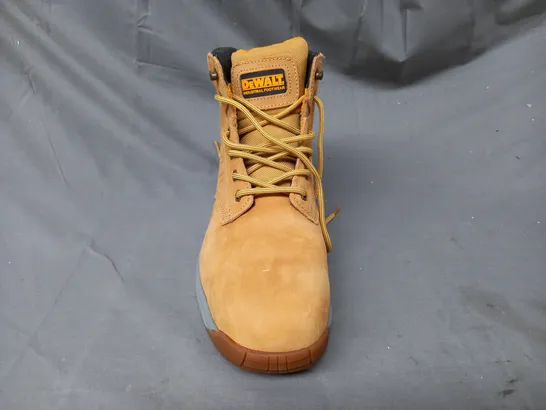 BOXED PAIR OF DEWALT ANKLE BOOTS IN SAND UK SIZE 11