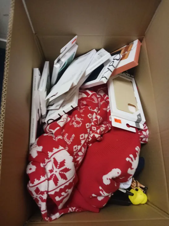 MEDIUM BOX OF APPROXIMATELY 20 ASSORTED HOUSEHOLD ITEMS TO INCLUDE PHONE CASES, CHRISTMAS CARDS AND ORNAMENT SET