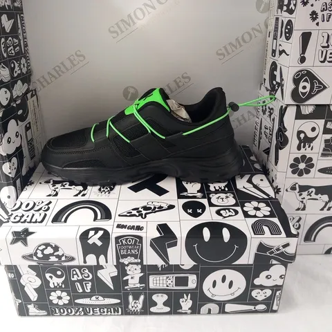 BRAND NEW BOXED PAIR OF KOI ROMAINE GREEN MEN'S VECTOR TRAINERS SIZE 7