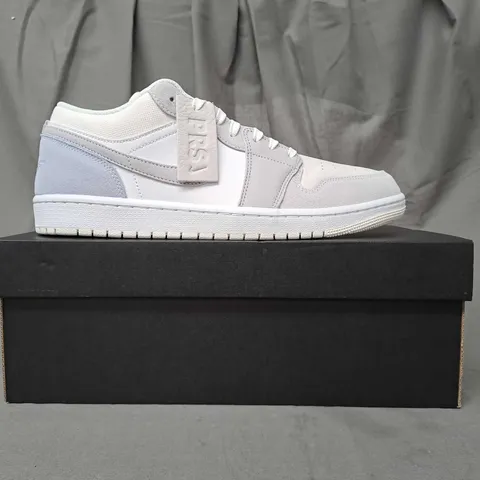 BOXED PAIR OF NIKE AIR JORDAN 1 LOW SHOES IN WHITE/GREY UK SIZE 10