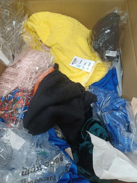 BOX OF APPROXIMATELY 22 ASSORTED CLOTHING ITEMS TO INCLUDE - T-SHIRT , SOCKS , TROUSERS ETC