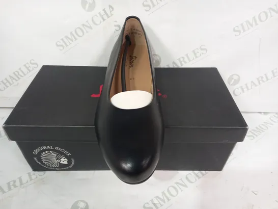 BOXED PAIR OF SIOUX HERMINA CLOSED TOE BALLET FLATS IN BLCK UK SIZE 6