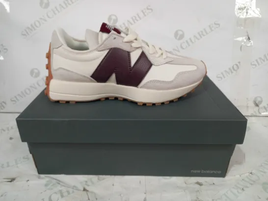 BOXED PAIR OF NEW BALANCE SHOES IN WHITE/BROWN UK SIZE 6.5