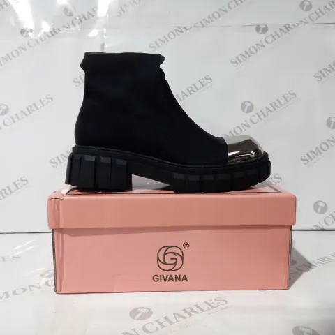 BOXED PAIR OF GIVANA CHUNKY ANKLE BOOTS IN BLACK EU SIZE 38