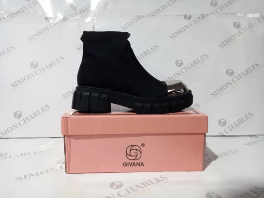 BOXED PAIR OF GIVANA CHUNKY ANKLE BOOTS IN BLACK EU SIZE 38