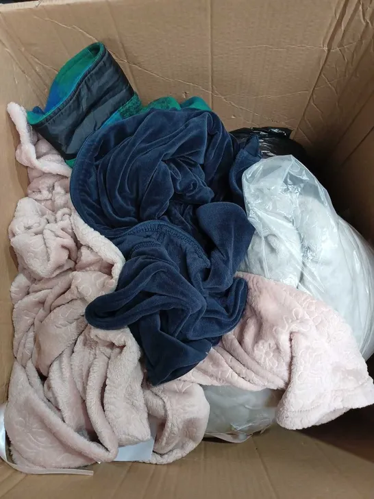 BOX OF APPROX 10 ASSORTED CLOTHING ITEMS TO INCLUDE - BADGLEY MISCHKA JACKET - COZEE HOME DRESSING GOWN - CUDD DUDS JACKET ECT 