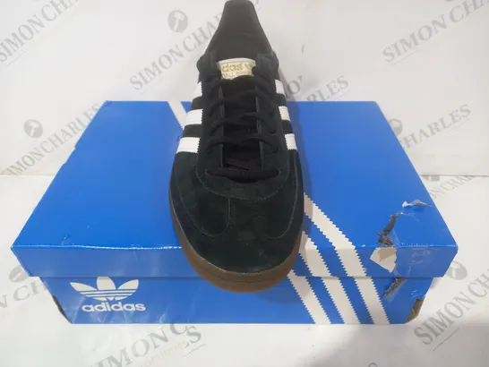 BOXED PAIR OF ADIDAS HANDBALL SPEZIAL SHOES IN BLACK/WHITE UK SIZE 10