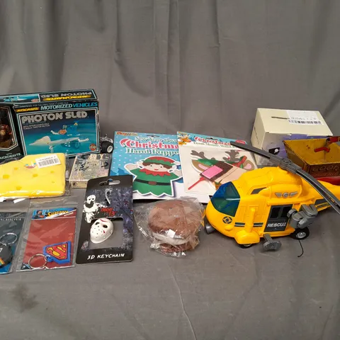 BOX OF ASSORTED TOYS AND GAMES TO INCLUDE HAND PUPPETS, 3D KEYCHAIN AND TEDDIE