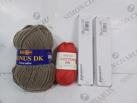 APPROXIMATELY 10 ASSORTED HOUSEHOLD ITEMS TO INCLUDE HAYFIELD BONUS DK YARN, SIGNATURE STEEL PLAIN TABLE KNIVES, ETC