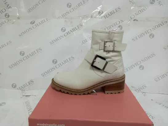 BOXED MODA IN PELLE CORNELIA BIKER BOOTS, CREAM - SIZE 6