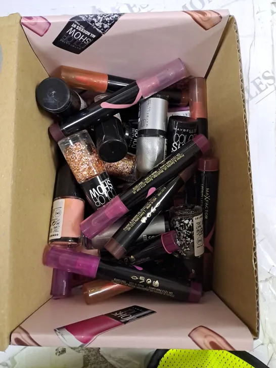 BOX OF ASSORTED MAKEUP ITEMS TO INCLUDE MAYBELLINE AND MAX FACTOR 