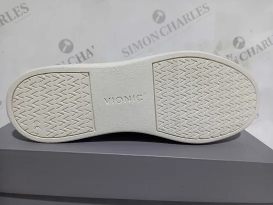 BOXED PAIR OF VIONIC JOVIE SHOES IN WHITE UK SIZE 6