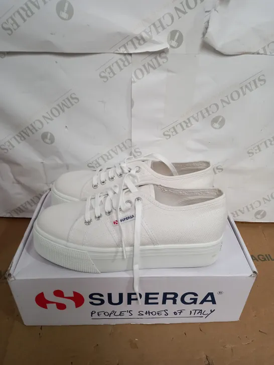 BOXED PAIR OF SUPERGA LINEA UP AND DOWN WHITE TRAINERS SIZE 6