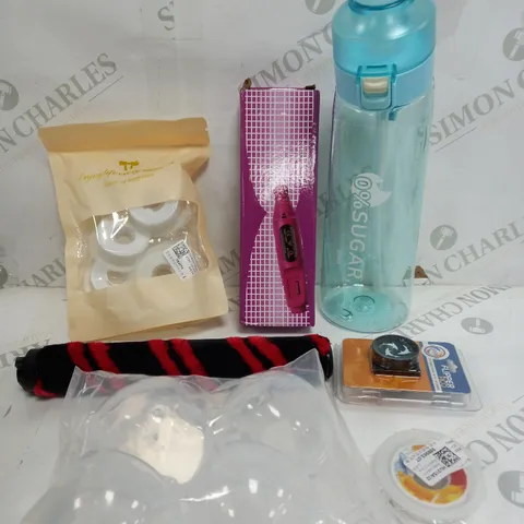 BOX OF APPROXIMATELY 15 ASSORTED ITEMS TO INCLUDE - FLAVOURED BOTTLE, DETAIL CARVER, FLIPPER ETC