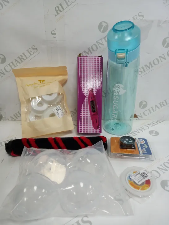 BOX OF APPROXIMATELY 15 ASSORTED ITEMS TO INCLUDE - FLAVOURED BOTTLE, DETAIL CARVER, FLIPPER ETC