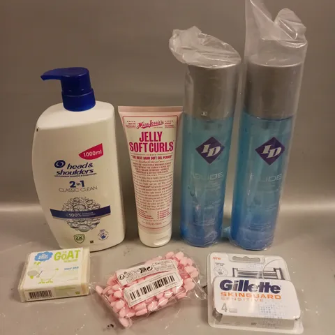 APPROXIMATELY 10 ASSORTED HEALTH & BEAUTY PRODUCTS TO INCLUDE JELLY SOFT CURLS, GILLETTE RAZORS, ID GLIDE LUBRICANT ETC