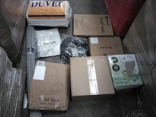 PALLET OF ASSORTED ITEMS INCLUDING PIPISHELL TOILET SEAT, SOFT TOUCH DUVET, H&S IN&OUTDOOR RAG RUG, NAVARIS BIN BAGS, HUANUO LAP DESK, MEDOKARE EASY FIT SHOWER CHAIR 