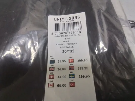 LOT OF 4 ASSORTED ITEMS INCLUDES 3 PAIRS OF ONLY & SONS SLIM DENIM PANTS 30/32 IN BLACK AND AMPLICOMMS BIGGER 40PLUS PHONE