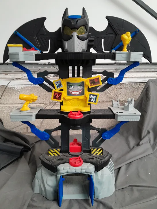 IMAGINEXT DC SUPER FRIENDS TRANSFORMING BATCAVE 