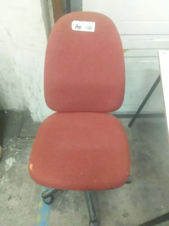 GAS LIFT OFFICE CHAIRS - RED 