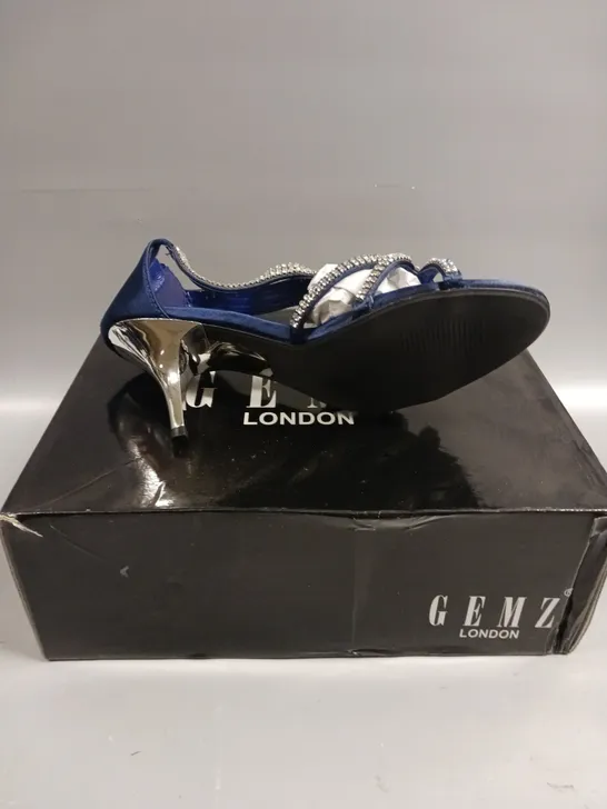 BOXED PAIR OF GEMZ LONDON OPEN TOE HIGH HEEL SHOES IN SATIN NAVY - 5