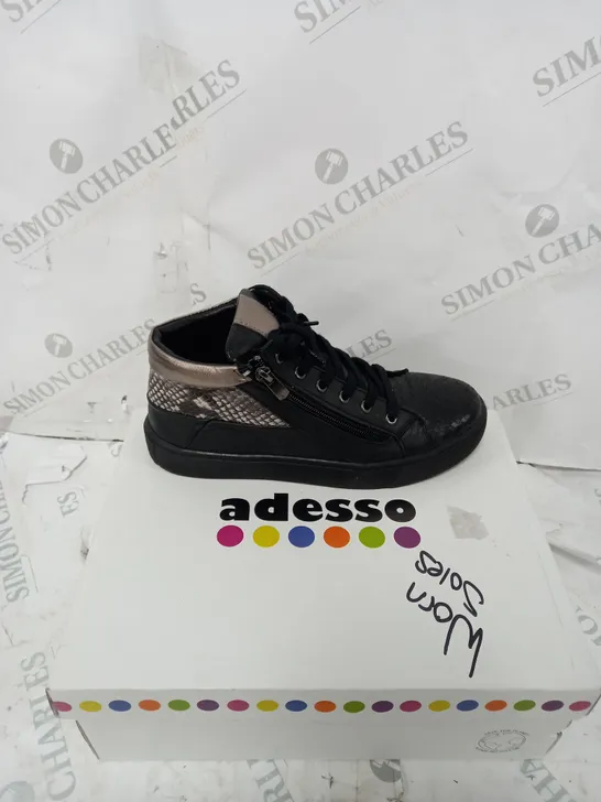 BOXED ADESSO LUNA ZIP TRAINERS, BLACK - SIZE 5