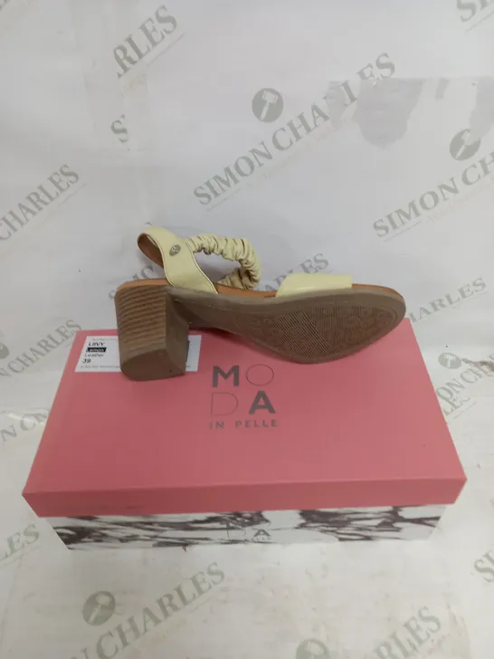 BOXED PAIR OF MODA IN PELLE HEELED SANDALS IN LEMON SIZE 6