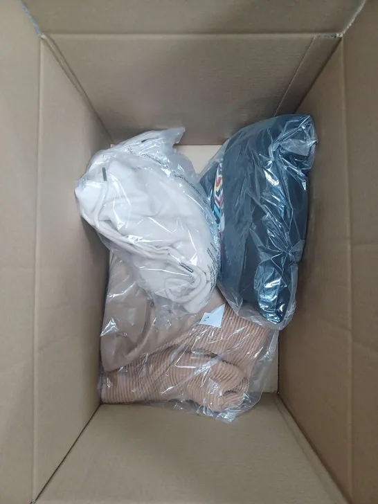 BOX OF APPROX 10 ASSORTED CLOTHING ITEMS TO INCLUDE HOODIE, HAT AND TOPS ETC