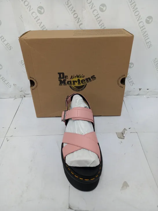 BOXED PAIR OF DR MARTENS VOSS II QUAD PEACH BEIGE UK 7 