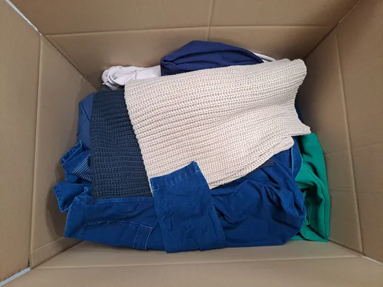 BOX OF APPROXIMATELY 15 ASSORTED CLOTHING ITEMS TO INCLUDE JUMPERS, PANTS AND PYJAMAS