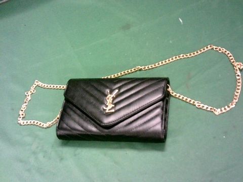 BLACK LEATHER CHAIN BAG IN THE STYLE OF YSL