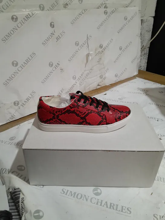 BOXED KENNETH COLE RED SNAKESKIN TRAINERS SIZE 7