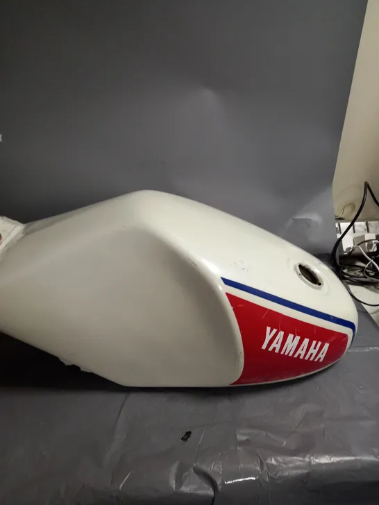 YAMAHA RZ350 FUEL TANK COVER IN WHITE/RED/BLUE