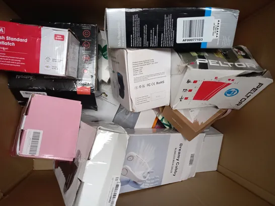 BOX OF APPROXIMATELY 20 ASSORTED HOUSEHOLD ITEMS TO INCLUDE BEAD SPINNER KIT, WIRED DOORBELL SET, WOOWTT FILAMENT BULB, ETC