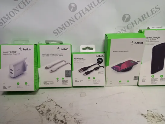 BOX OF APPROX 15 ASSORTED BELKIN ITEMS TO INCLUDE - USB-C TO USB-A CABLE -  DUAL USB-A WALL CHARGER - 1000MAH POWER BANK ETC