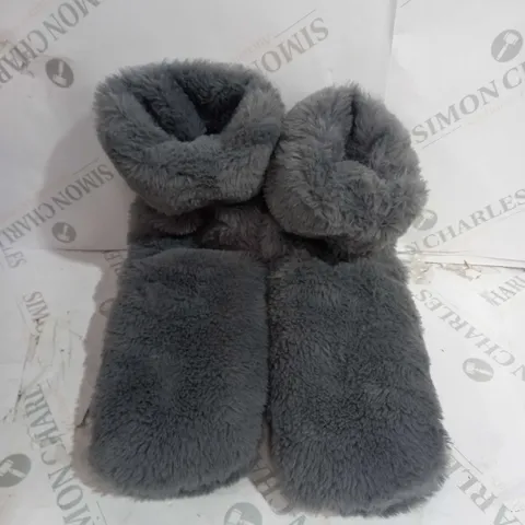 MUK LUKS FULL FAUX FUR SLIPPER - SIZE UNSPECIFIED