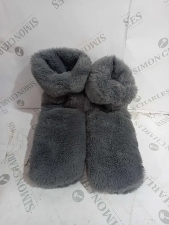 MUK LUKS FULL FAUX FUR SLIPPER - SIZE UNSPECIFIED